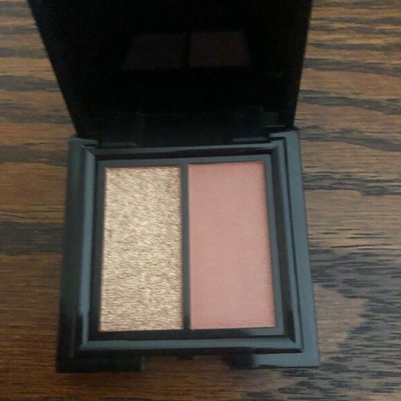 ELEMAN BEAUTY Eyeshadow Duo in Illuminate & Amalfi - Picture 2 of 7